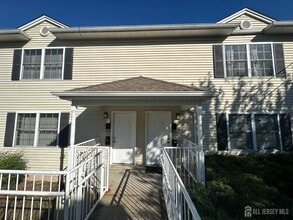 Building Photo - 111 Harris Ave
