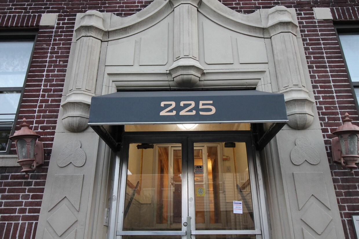 Foto principal - 225 Academy St
