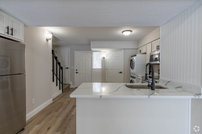 2BR, 1BA - 900SF - Kitchen - TERRA - Hiram