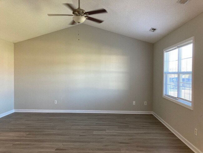 Building Photo - 711 Covington Ct
