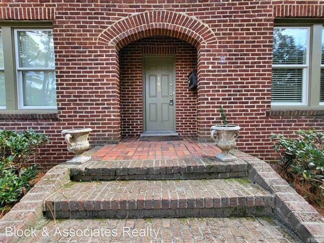 Foto del edificio - 3 br, 2 bath House - 145 South May St