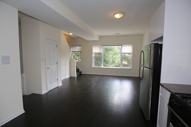 Photo - 2438 N Ashland Ave (Chicago, IL) Apartment