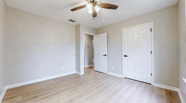 Building Photo - 206 Moorhill Ave