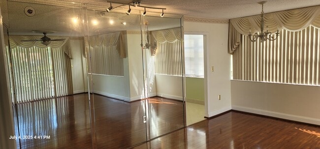 Building Photo - 1300 Saint Charles Pl