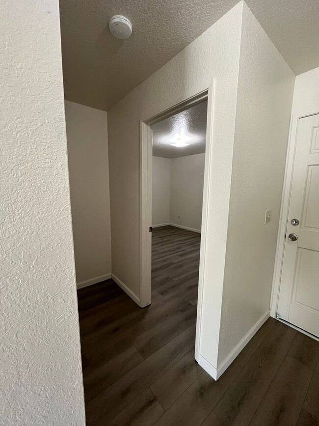 Building Photo - LIL112