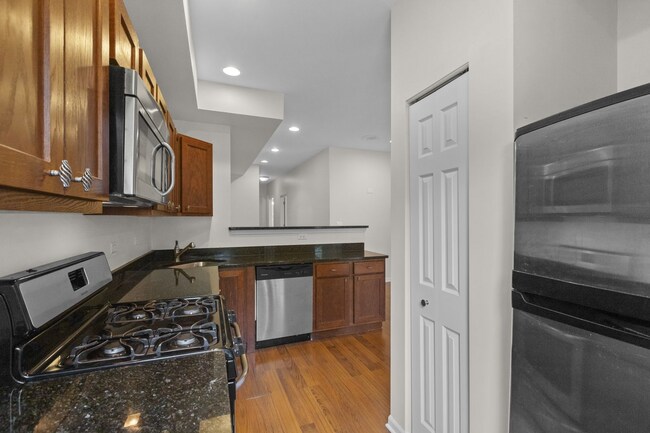 Foto del edificio - 7717 N Marshfield Ave