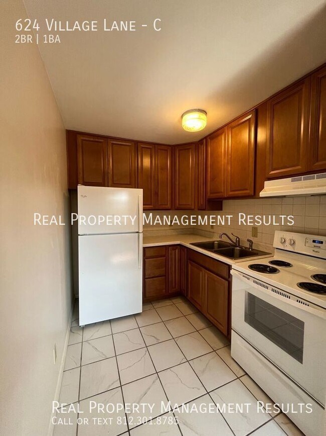 Foto del edificio - 624 Village Ln