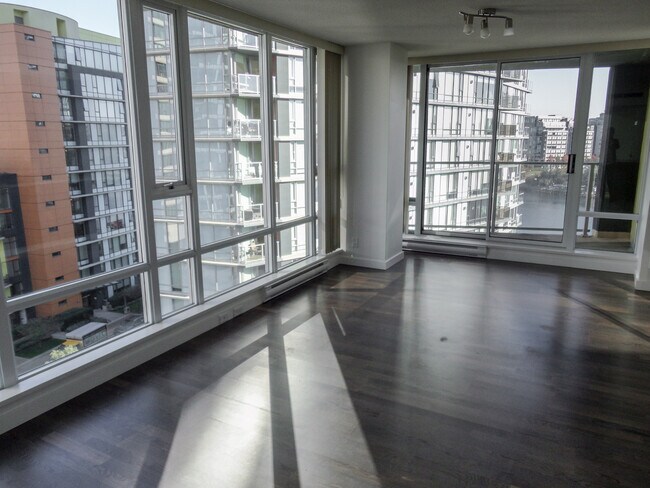 Photo du bâtiment - 902-918 Cooperage Way