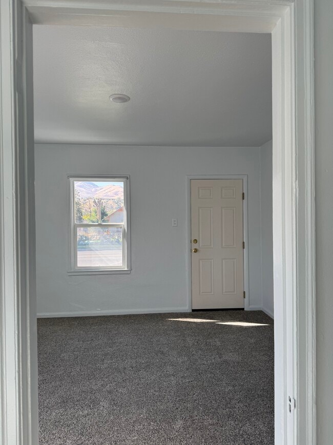 Building Photo - 1326 S 2nd Ave