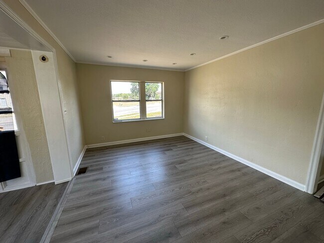 Foto del edificio - Eustis - 3 Bedroom, 1 Bathroom – $1795