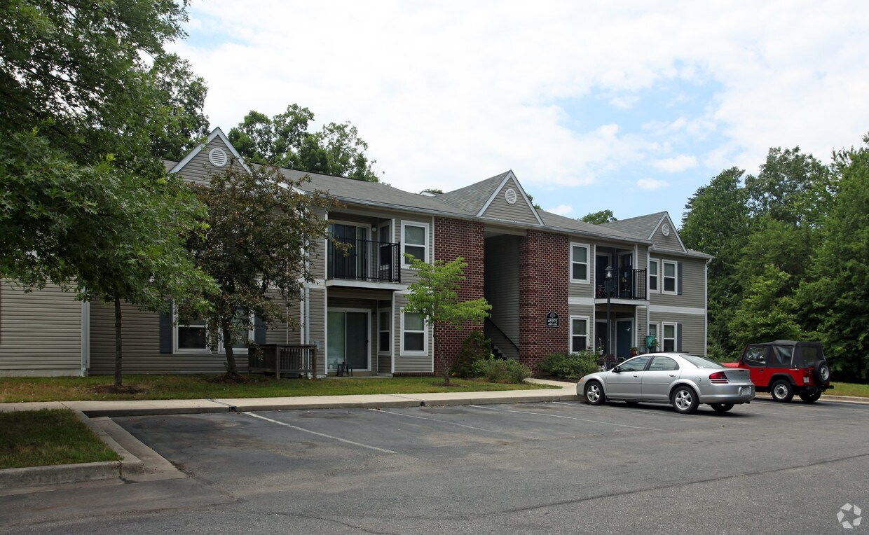 Admiral's Landing Apartments in Great Mills, MD
