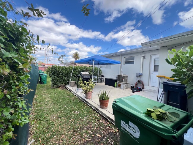 Foto del edificio - 7179 SW 21st St