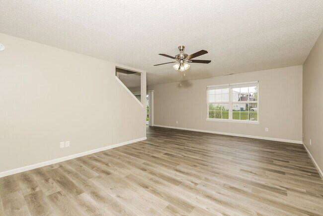 Foto del edificio - 649 Meadows Edge Ln