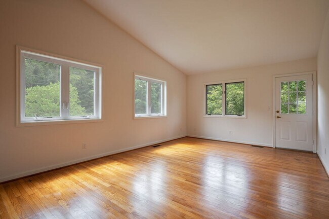 Building Photo - 1285 Branchlands Dr
