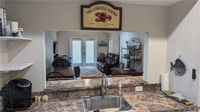 Building Photo - 704 NE 2nd Ave