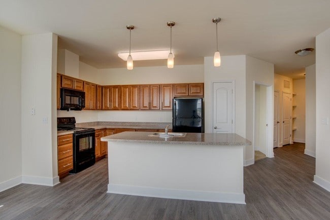 Kitchen - Rivers Edge Apartments and Studio for the Arts