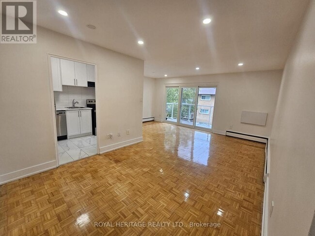 Photo du bâtiment - 949 Simcoe St N