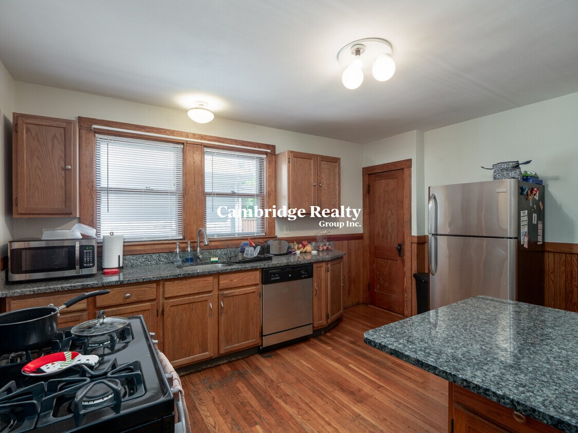 Foto principal - 54 Upland Rd