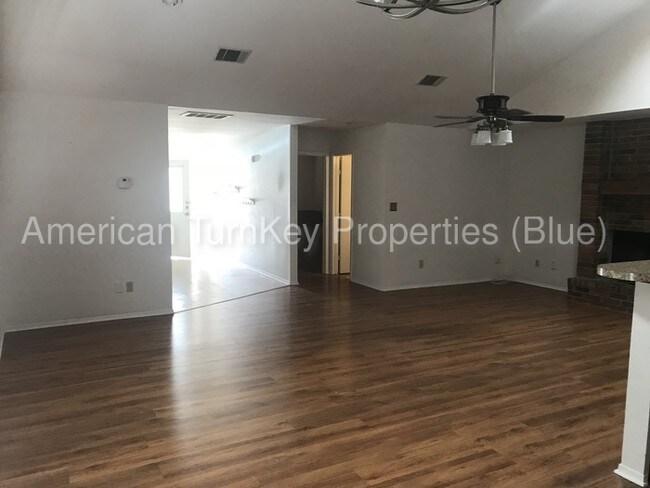 Building Photo - 758 Briarbend Dr