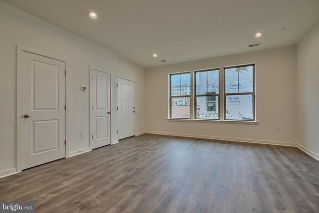 Building Photo - 46205 Woodpecker Sq