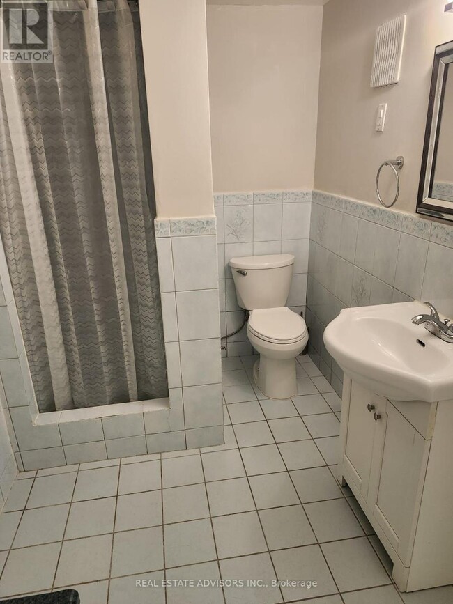 Building Photo - 45 Hisey Crescent