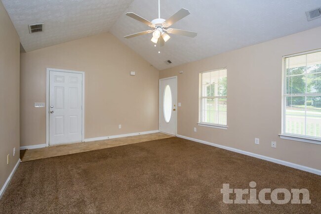 Foto del edificio - 100 5 Oaks Dr