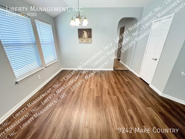 Building Photo - 9242 Mare Country