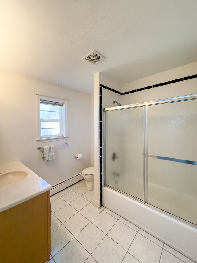 Building Photo - 113 Briarwood Dr