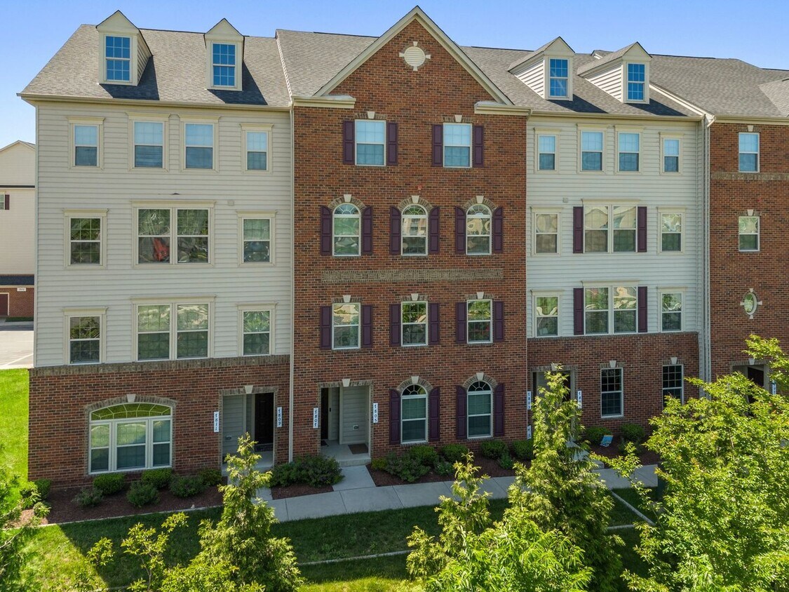 7805 Culloden Crest Ln, Gainesville, VA 20155 Condo for Rent in