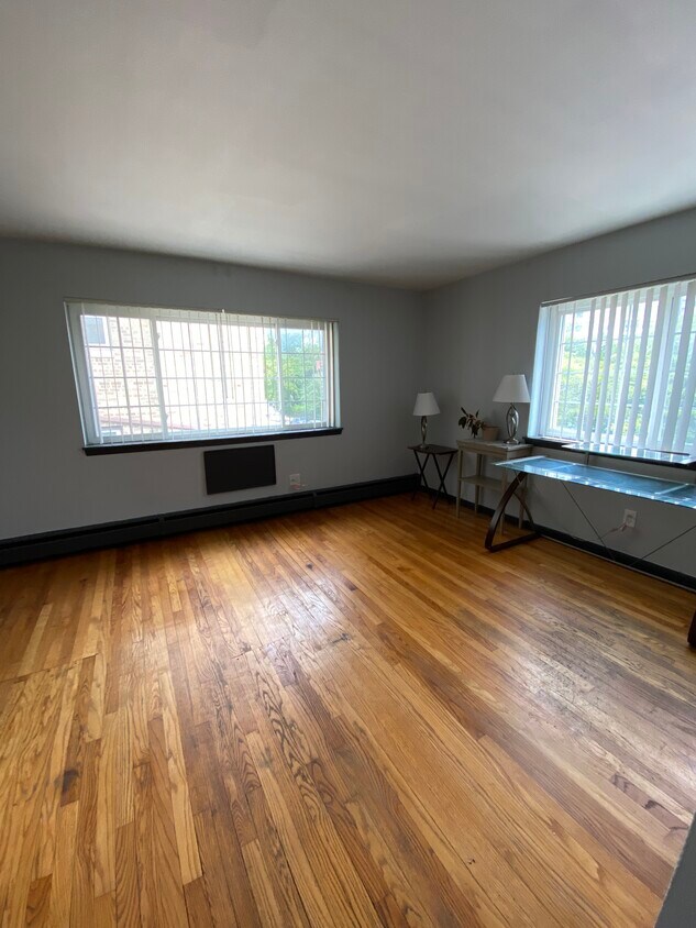 Foto principal - 1733 N Cambridge Ave