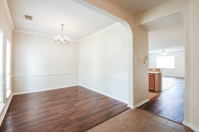 Building Photo - 2029 Creek Run Dr