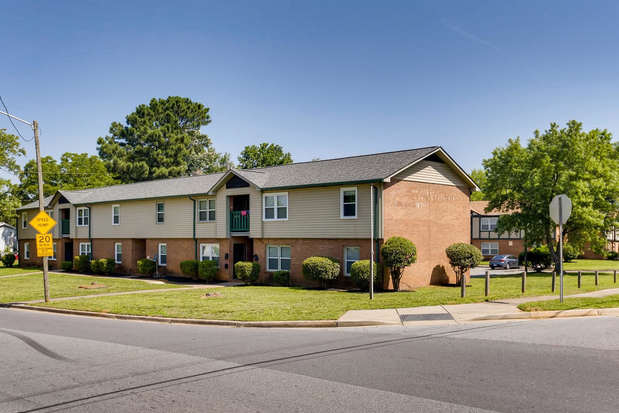 2600 Dalecrest Dr Unit C, Charlotte, NC 28269 Apartments in Charlotte