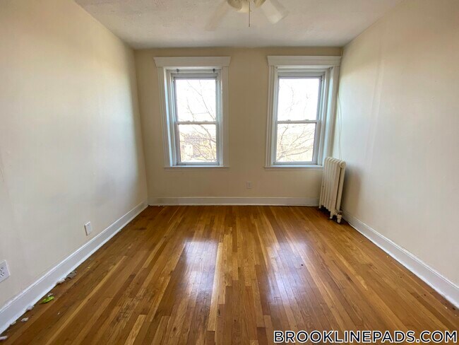 Foto del edificio - 364 Riverway