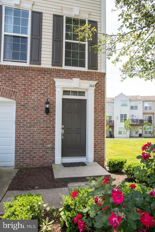 Building Photo - 208 Baxter Dr