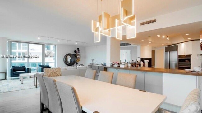 Foto del edificio - 9401 Collins Ave