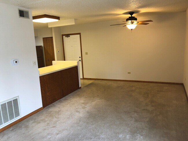 Foto del edificio - 868 N Prairie Ave