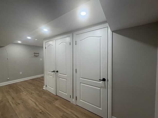 Photo du bâtiment - 3 Bed Basement in Hamilton