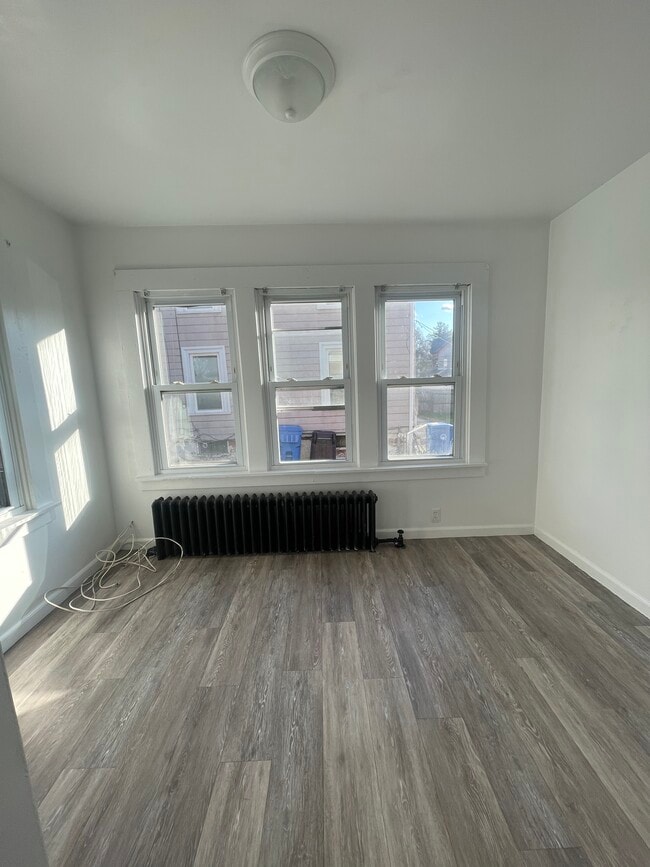 Building Photo - 255 Glen St