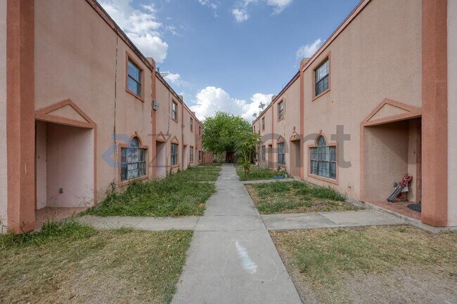 Foto del edificio - 815 E Sugarcane Dr