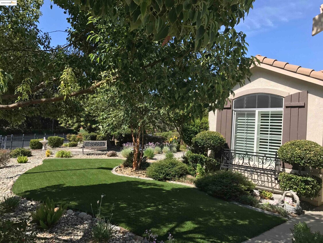 Foto principal - 639 Pomona Dr