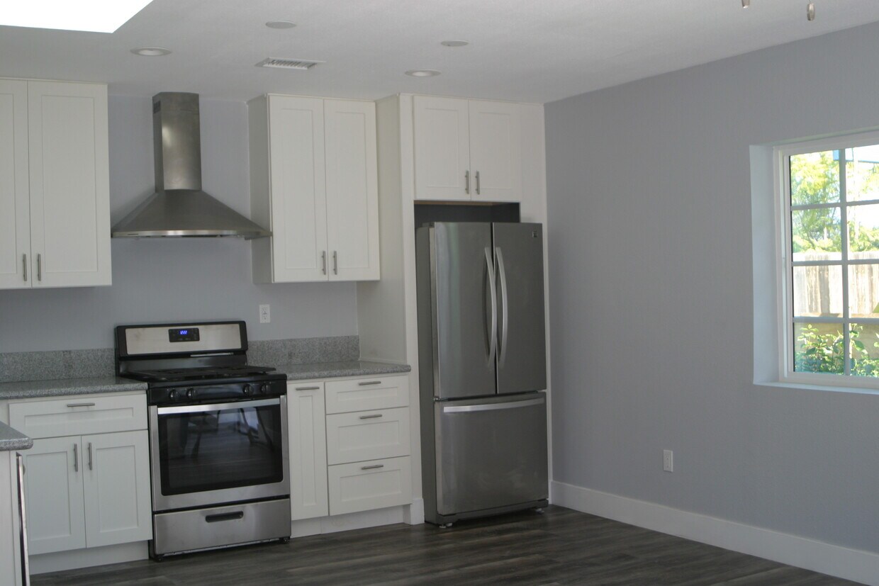 Foto principal - 10390 Don Pico Rd