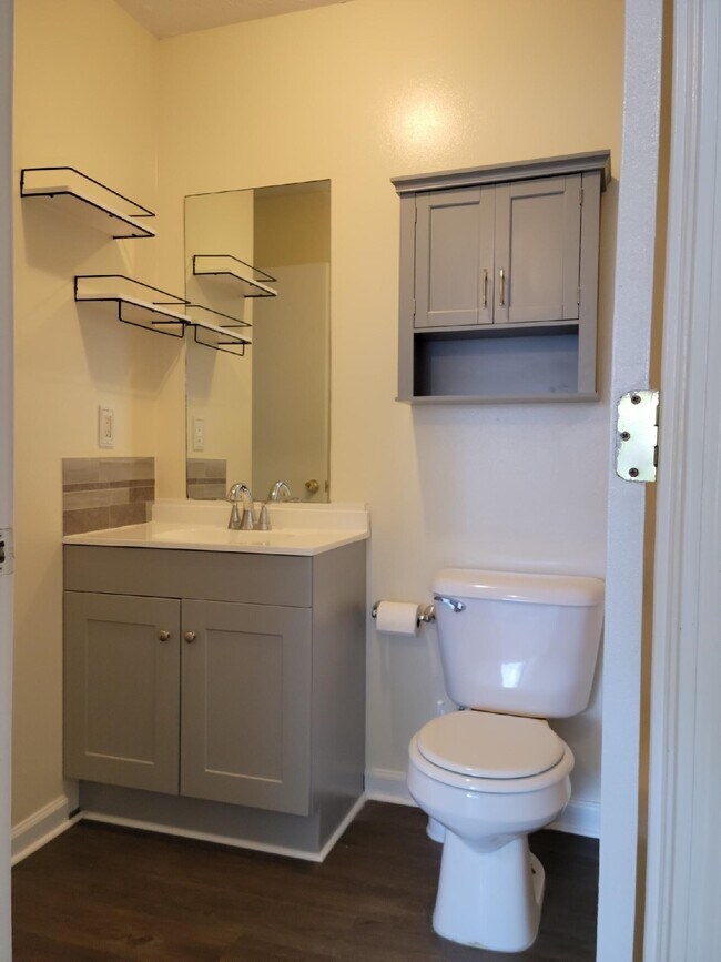 Foto del edificio - 209 E Wilson St