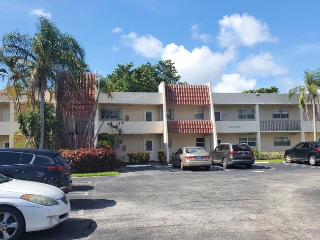 Building Photo - 2500 Fiore Way