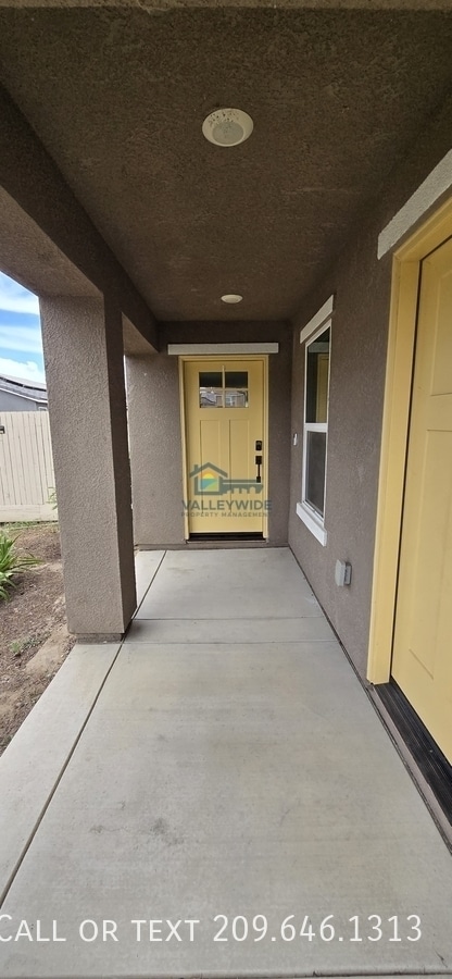 Building Photo - 2104 Ukiah Ct