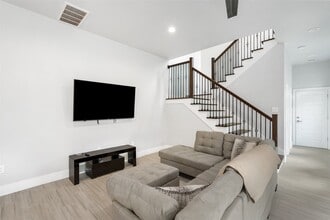 Building Photo - 6720 Lozier St