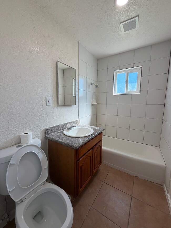 Foto del edificio - 1534 Nadine Ave