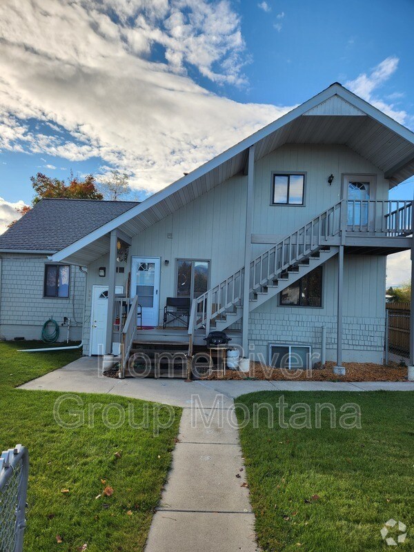 Building Photo - 724 Strand Ave