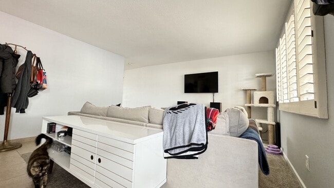 Building Photo - North Central (Stone and Roger) 2 bed, 2 b...