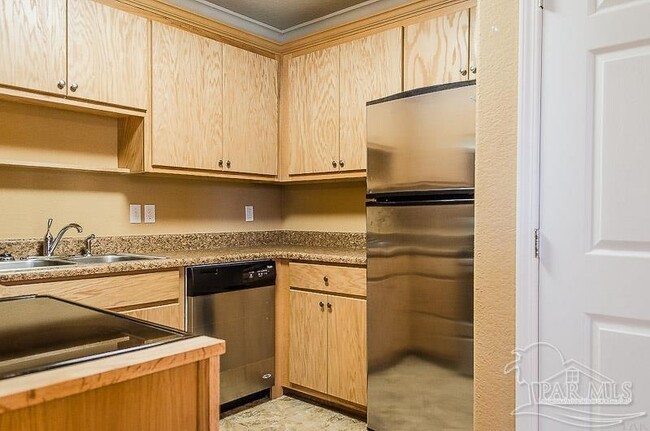 Building Photo - 542 S 72nd Ave