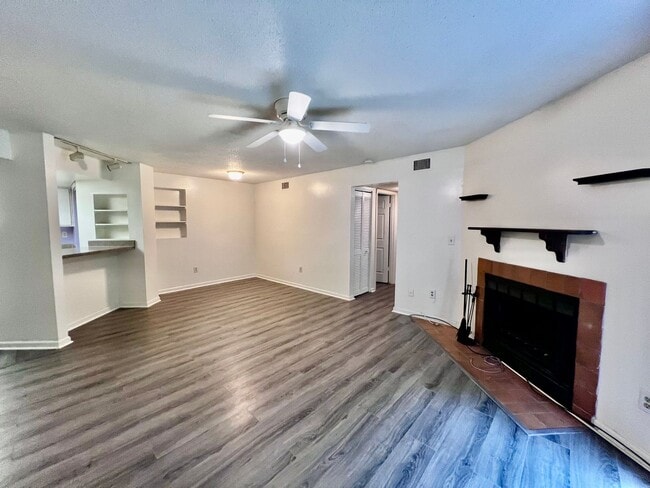 Building Photo - Bright First-Floor 2BR Condo—Pool & Amenities